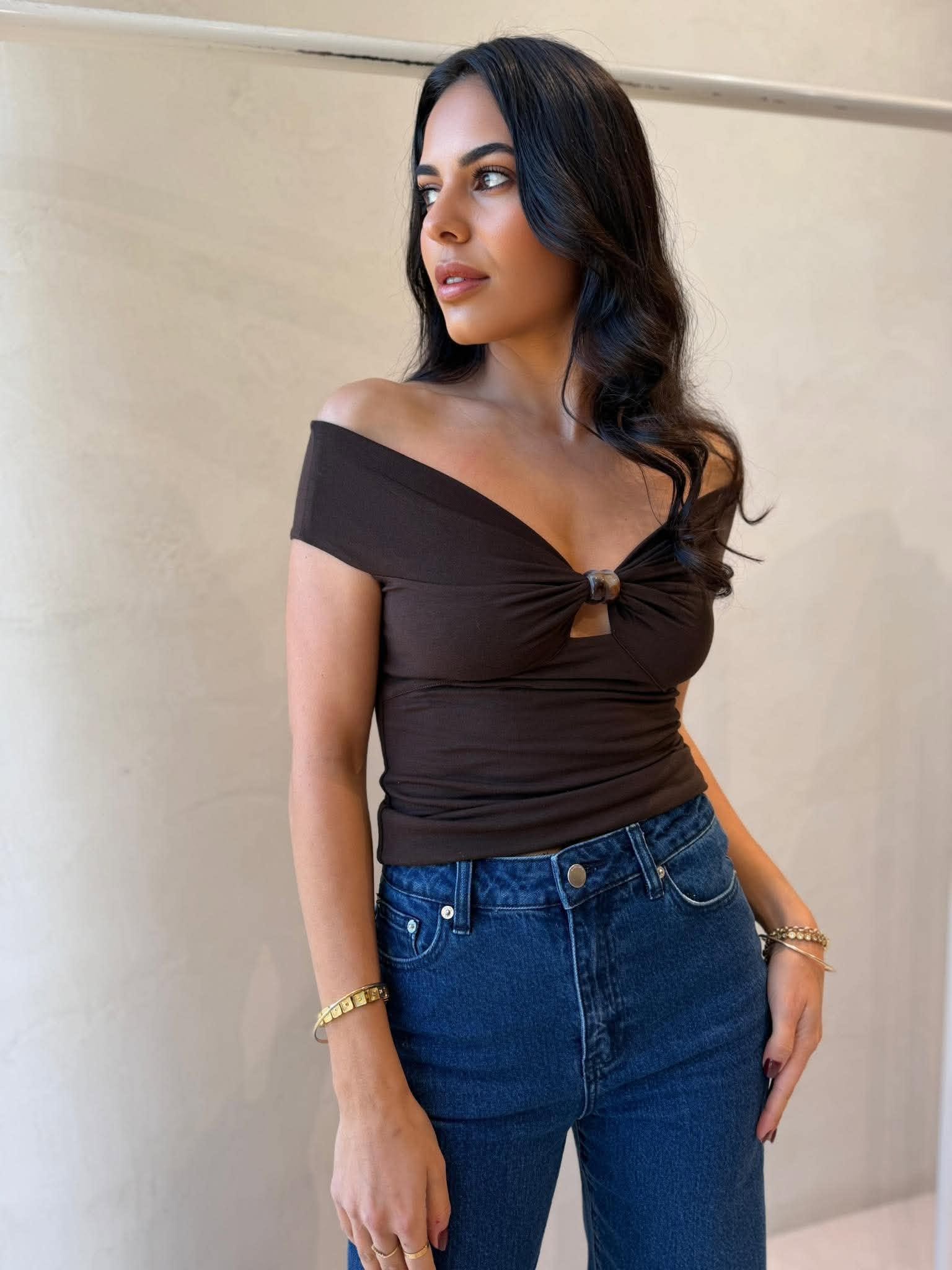OFF SHOULDER TOP-